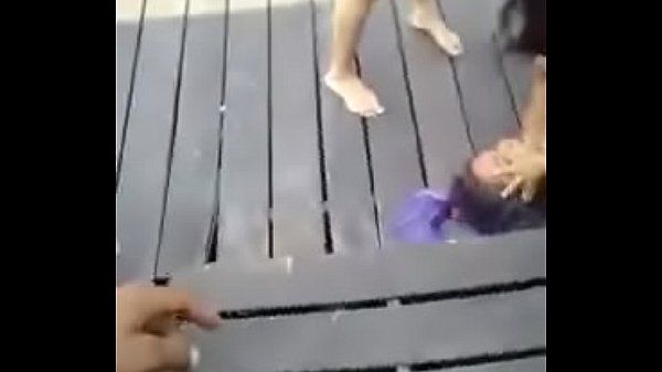 Comedora de homem casado levando uma surra da Fernanda