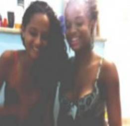 Caiu na net as amigas da favela do alemão se chupando